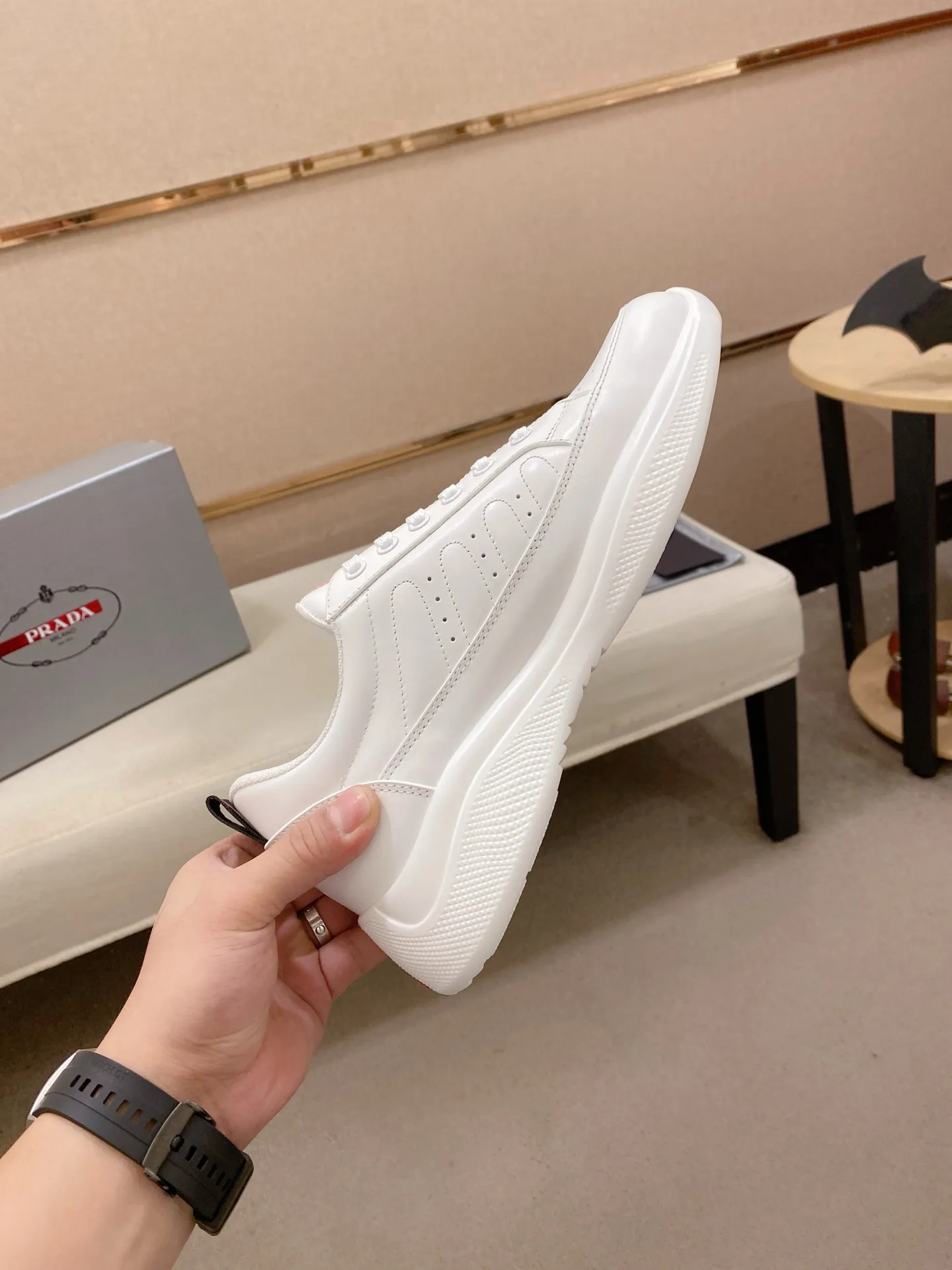 Men's Men's Shoes 560💰 ✔️✔️✔️High version High-quality new PRADA (Prada) counters are launched simultaneously. The new men's shoes and 😘fabrics are selected from first-layer cowhide and are made by pure handicrafts. Lining: Full cowhide lining. 👍🏿 High-end ☄️ air-cushion molded anti-slip rubber outsole, exquisite lines, simple and elegant, comfortable and high-end for leisure travel. Code number: 38 to 45